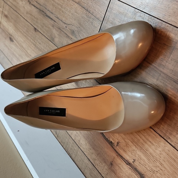 Ann Taylor Taupe Patent Leather Heels - 3.5" Round Toe, Size 7.5M - Picture 2 of 16